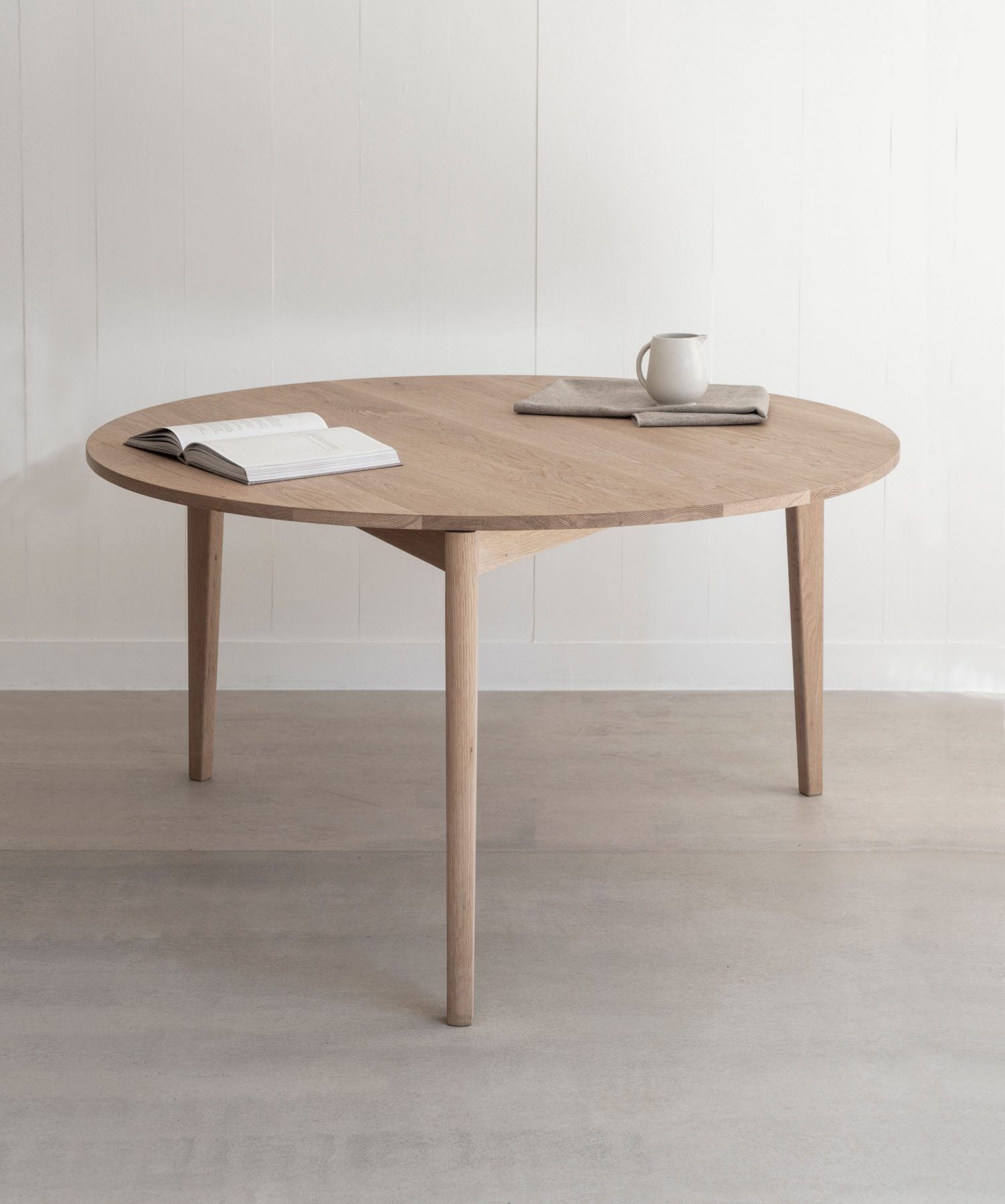 Ivor Round Table