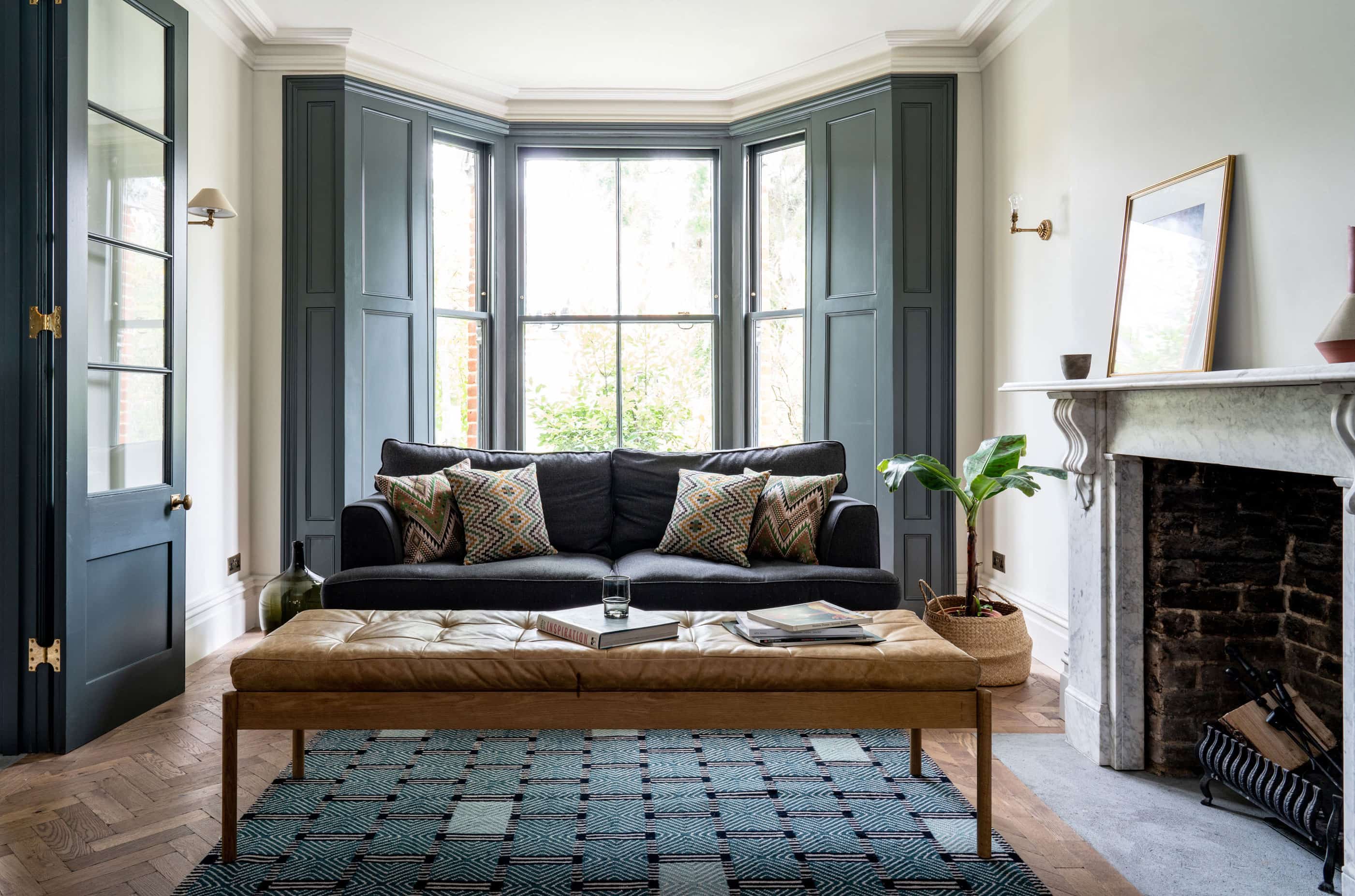 Ivor Square Table