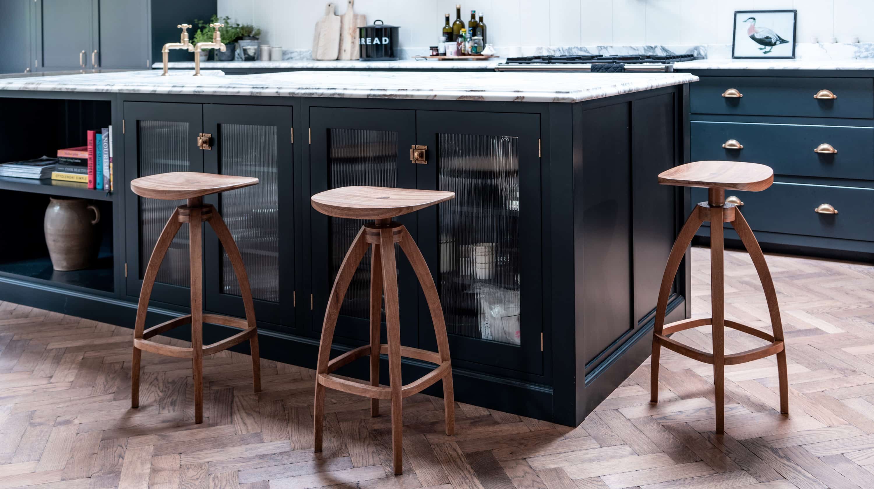 Ivor Square Table